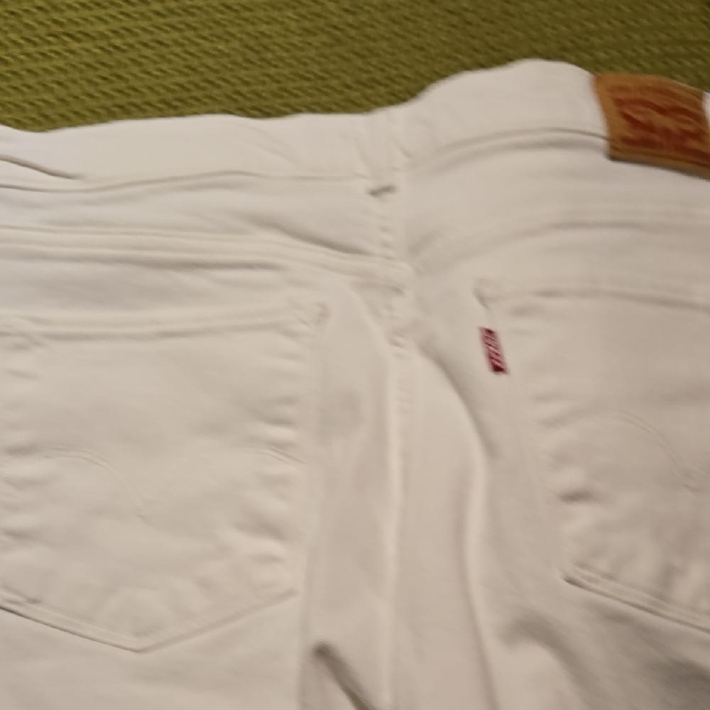 Levi's White Bermuda Shorts